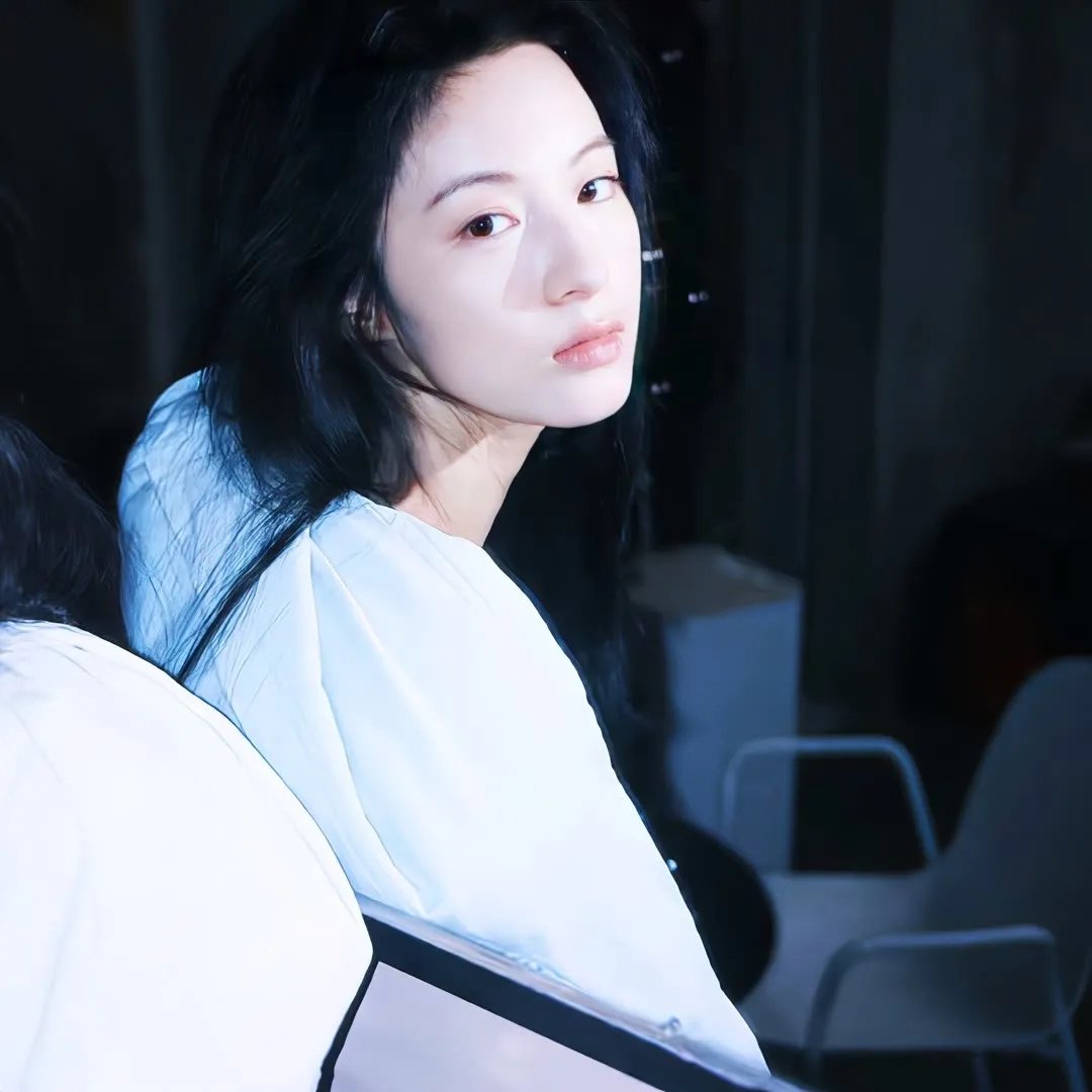 英格丽向西行